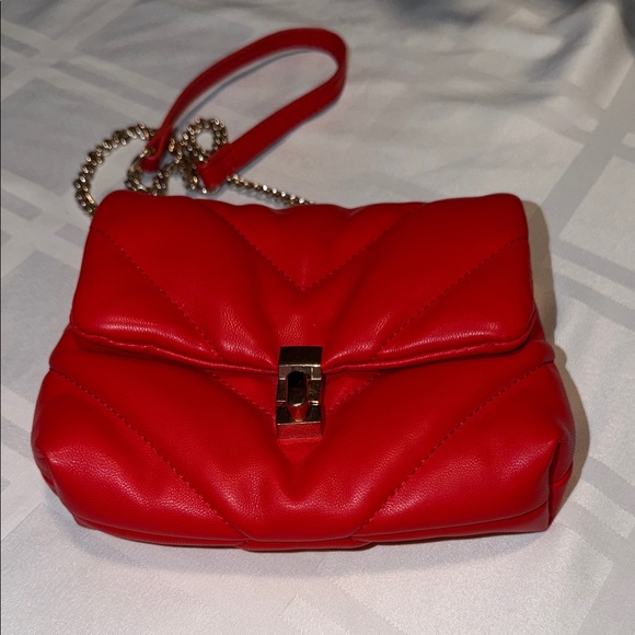 Zara Red Quilted Wristlet with Gold Chain - Picture 2 of 4